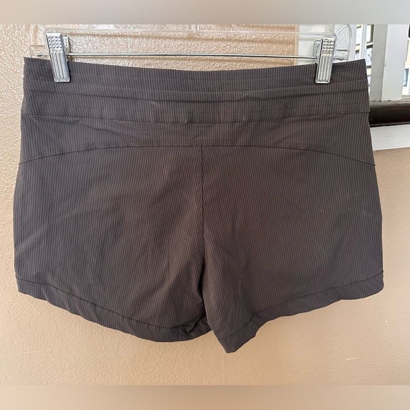 NWT Colosseum Outdoors Women’s Hiking Walking Shorts Size Small Gray - Picture 4 of 8